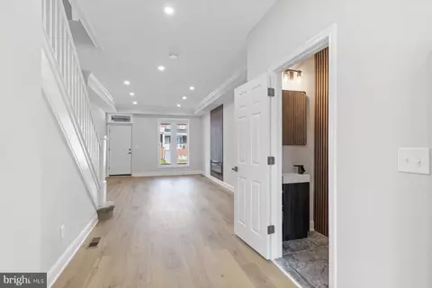 Entry Way - 653 Bartlett Ave, Baltimore, MD 21218 photo 2 of 10