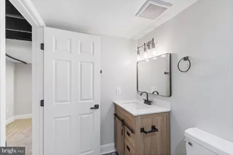 Bath - 653 Bartlett Ave, Baltimore, MD 21218 photo 3 of 4