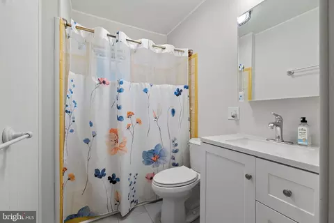 Bath - 4400 Buchanan Ave, Baltimore, MD 21211 photo 1 of 2