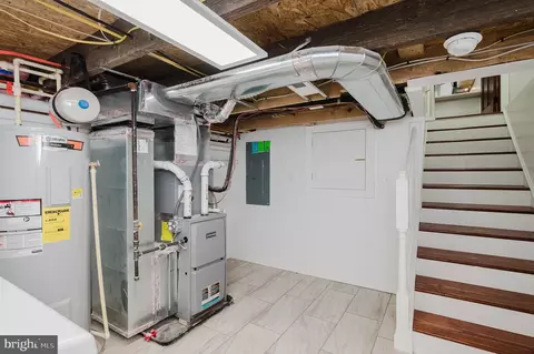 Entry Way - 3607 4th St, Baltimore, MD 21225 photo 17 of 18