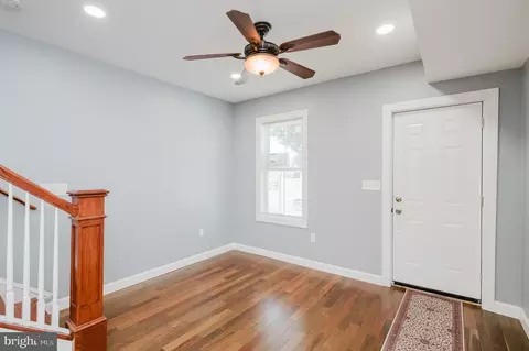 Entry Way - 3607 4th St, Baltimore, MD 21225 photo 4 of 18