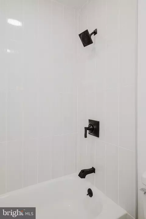 Bath - 3607 4th St, Baltimore, MD 21225 photo 2 of 4