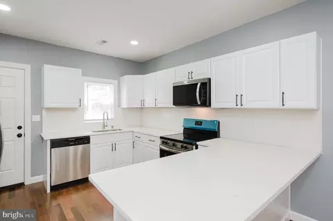 Entry Way - 3607 4th St, Baltimore, MD 21225 photo 7 of 18