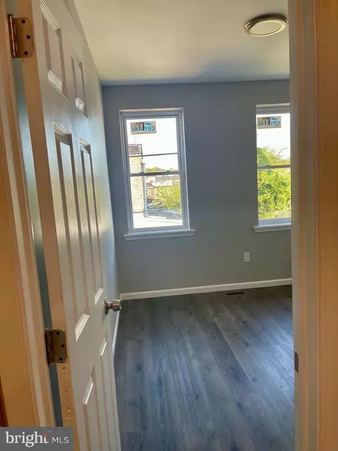 Entry Way - 1830 Walbrook Ave, Baltimore, MD 21217 photo 8 of 9