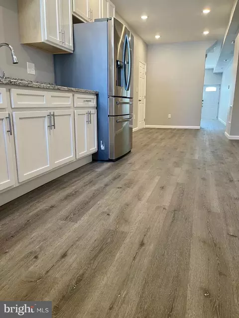 Entry Way - 1830 Walbrook Ave, Baltimore, MD 21217 photo 3 of 9
