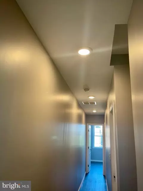 Entry Way - 1830 Walbrook Ave, Baltimore, MD 21217 photo 7 of 9