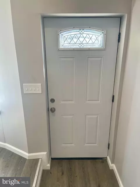 Entry Way - 1830 Walbrook Ave, Baltimore, MD 21217 photo 4 of 9