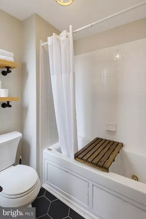 Bath - 1718 Johnson St, Baltimore, MD 21230 photo 3 of 4