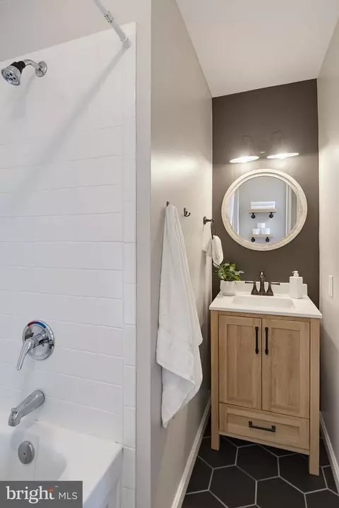 Bath - 1718 Johnson St, Baltimore, MD 21230 photo 4 of 4