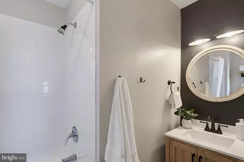 Bath - 1718 Johnson St, Baltimore, MD 21230 photo 2 of 4