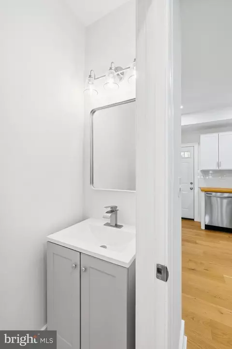 Entry Way - 591 Orchard St, Baltimore, MD 21201 photo 3 of 7