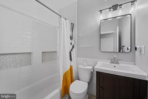 Bath - 2512 E Fairmount Ave, Baltimore, MD 21224 photo 3 of 4