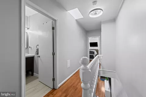 Entry Way - 2512 E Fairmount Ave, Baltimore, MD 21224 photo 3 of 4