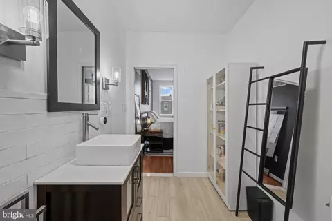 Entry Way - 2512 E Fairmount Ave, Baltimore, MD 21224 photo 4 of 4