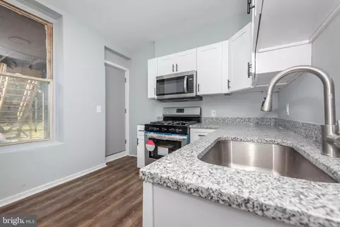 Entry Way - 1909 Harlem Ave, Baltimore, MD 21217 photo 3 of 8