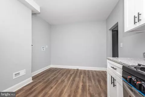 Entry Way - 1909 Harlem Ave, Baltimore, MD 21217 photo 5 of 8