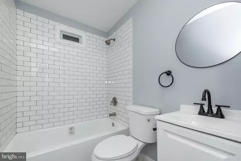 Bath - 1909 Harlem Ave, Baltimore, MD 21217 photo 1 of 1