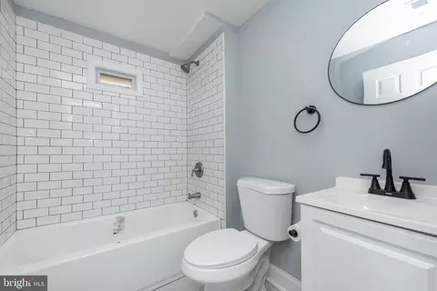 Entry Way - 1909 Harlem Ave, Baltimore, MD 21217 photo 6 of 8