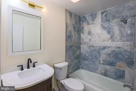 Bath - 1906 Greenhaven Dr, Baltimore, MD 21209 photo 6 of 8