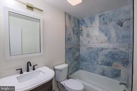 Bath - 1906 Greenhaven Dr, Baltimore, MD 21209 photo 3 of 8