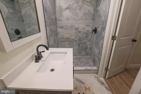 Bath - 1906 Greenhaven Dr, Baltimore, MD 21209 photo 2 of 8