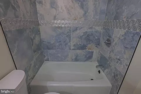 Bath - 1906 Greenhaven Dr, Baltimore, MD 21209 photo 4 of 8