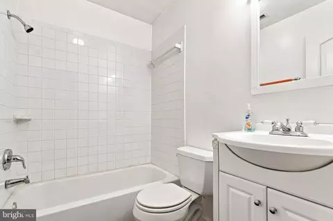 Bath - 1118 S Paca St S, Baltimore, MD 21230 photo 5 of 5