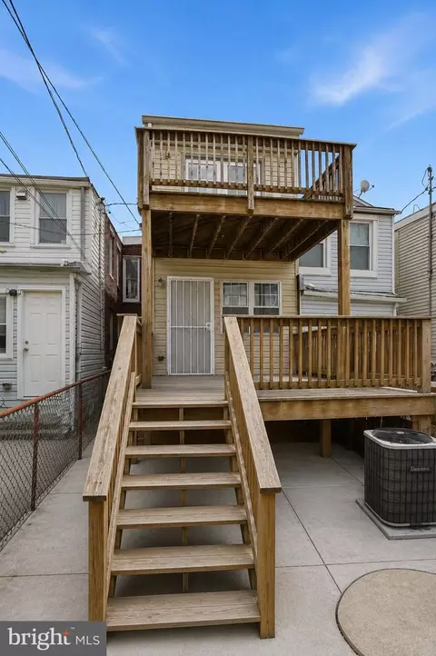 Exterior - 1118 S Paca St S, Baltimore, MD 21230 photo 2 of 3
