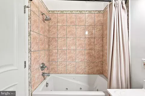 Bath - 1118 S Paca St S, Baltimore, MD 21230 photo 3 of 5