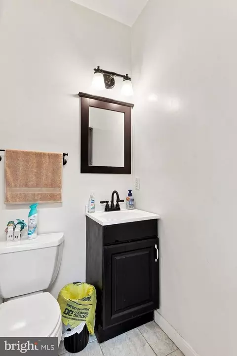 Bath - 1118 S Paca St S, Baltimore, MD 21230 photo 2 of 5