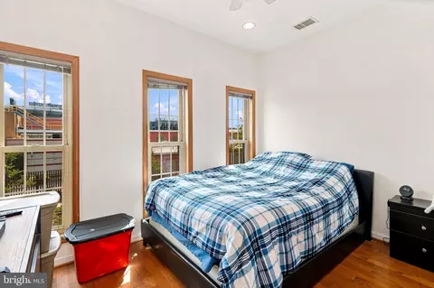 Bedroom - 1118 S Paca St S, Baltimore, MD 21230 photo 4 of 5