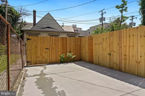 Exterior - 2115 Mcculloh St, Baltimore, MD 21217 photo 5 of 6