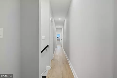 Entry Way - 2115 Mcculloh St, Baltimore, MD 21217 photo 8 of 10