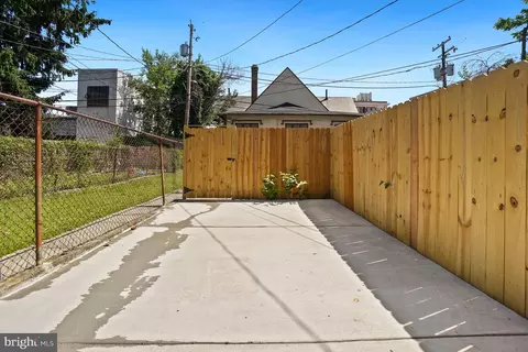 Exterior - 2115 Mcculloh St, Baltimore, MD 21217 photo 3 of 6