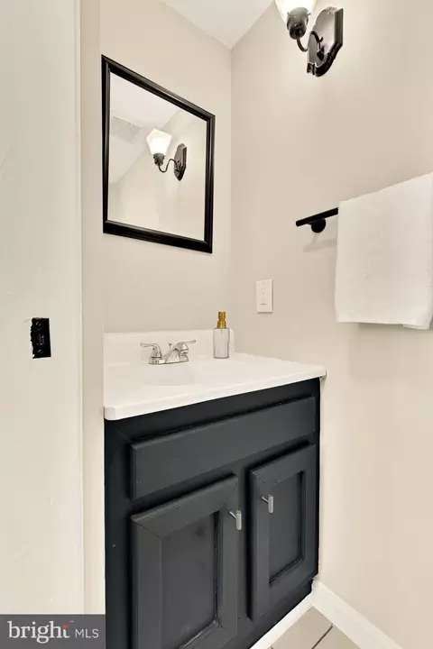 Bath - 1100 Riverside Ave, Baltimore, MD 21230 photo 1 of 4