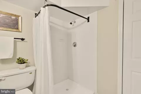 Bath - 1100 Riverside Ave, Baltimore, MD 21230 photo 4 of 4