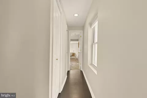 Entry Way - 1100 Riverside Ave, Baltimore, MD 21230 photo 2 of 4