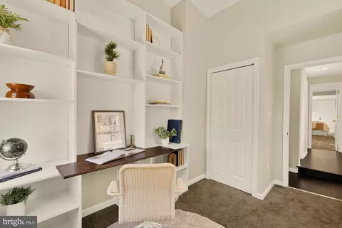 Entry Way - 1100 Riverside Ave, Baltimore, MD 21230 photo 3 of 4