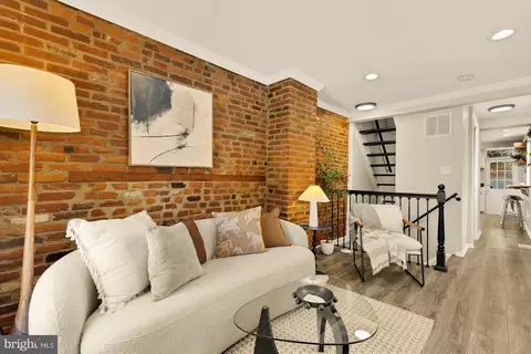 Entry Way - 1100 Riverside Ave, Baltimore, MD 21230 photo 1 of 4