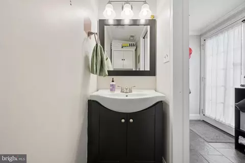 Entry Way - 1702 William St, Baltimore, MD 21230 photo 11 of 15