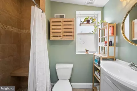 Bath - 1702 William St, Baltimore, MD 21230 photo 4 of 5