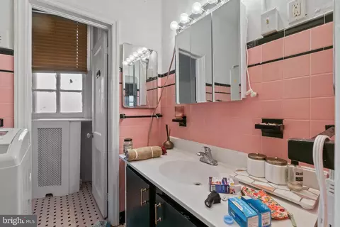 Bath - 2924 Saint Paul St, Baltimore, MD 21218 photo 3 of 4