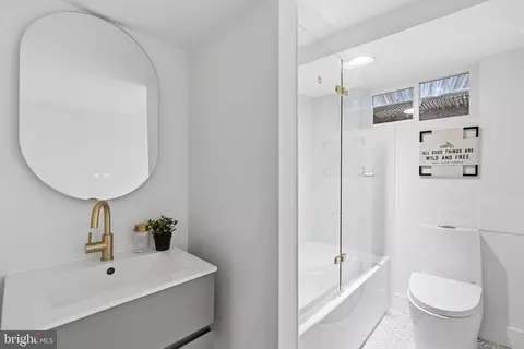 Bath - 1440 Walker Ave, Baltimore, MD 21239 photo 3 of 3