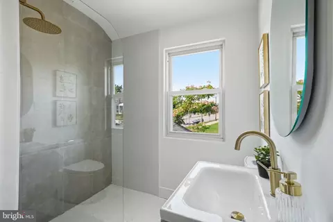 Bath - 1440 Walker Ave, Baltimore, MD 21239 photo 2 of 3