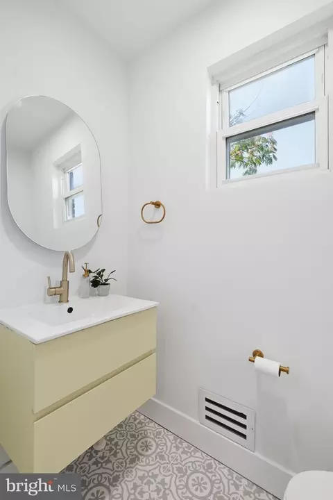 Bath - 1440 Walker Ave, Baltimore, MD 21239 photo 1 of 3