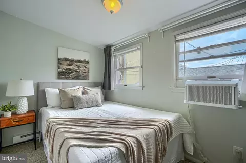 Bedroom - 1208 Battery Ave, Baltimore, MD 21230 photo 4 of 6