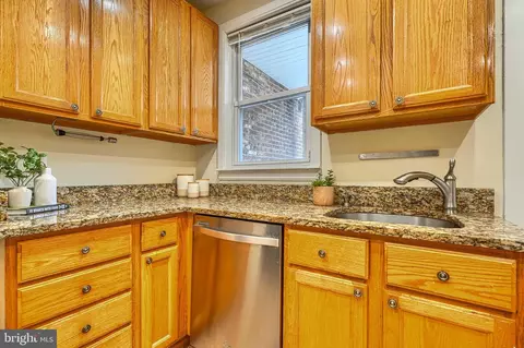 Kitchen - 1208 Battery Ave, Baltimore, MD 21230 photo 4 of 5