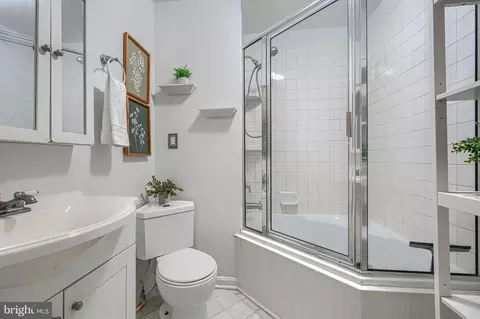 Bath - 1208 Battery Ave, Baltimore, MD 21230 photo 1 of 3