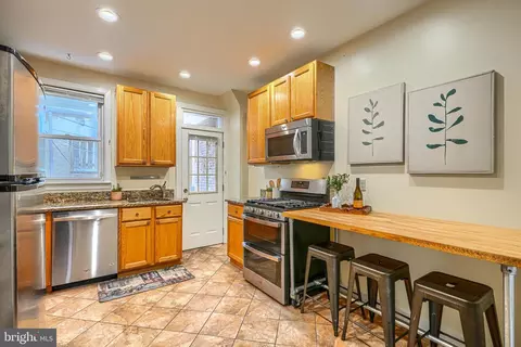 Kitchen - 1208 Battery Ave, Baltimore, MD 21230 photo 2 of 5