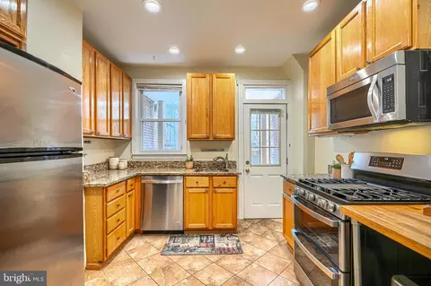 Kitchen - 1208 Battery Ave, Baltimore, MD 21230 photo 3 of 5